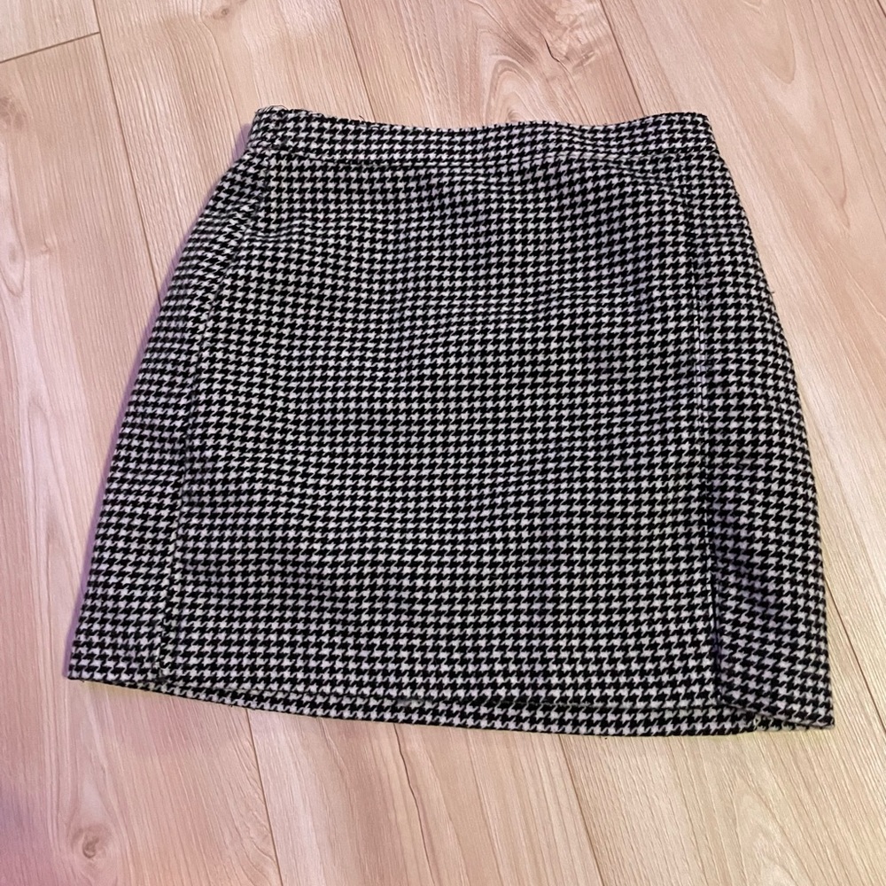 Hollister Black and White Mini Skirt